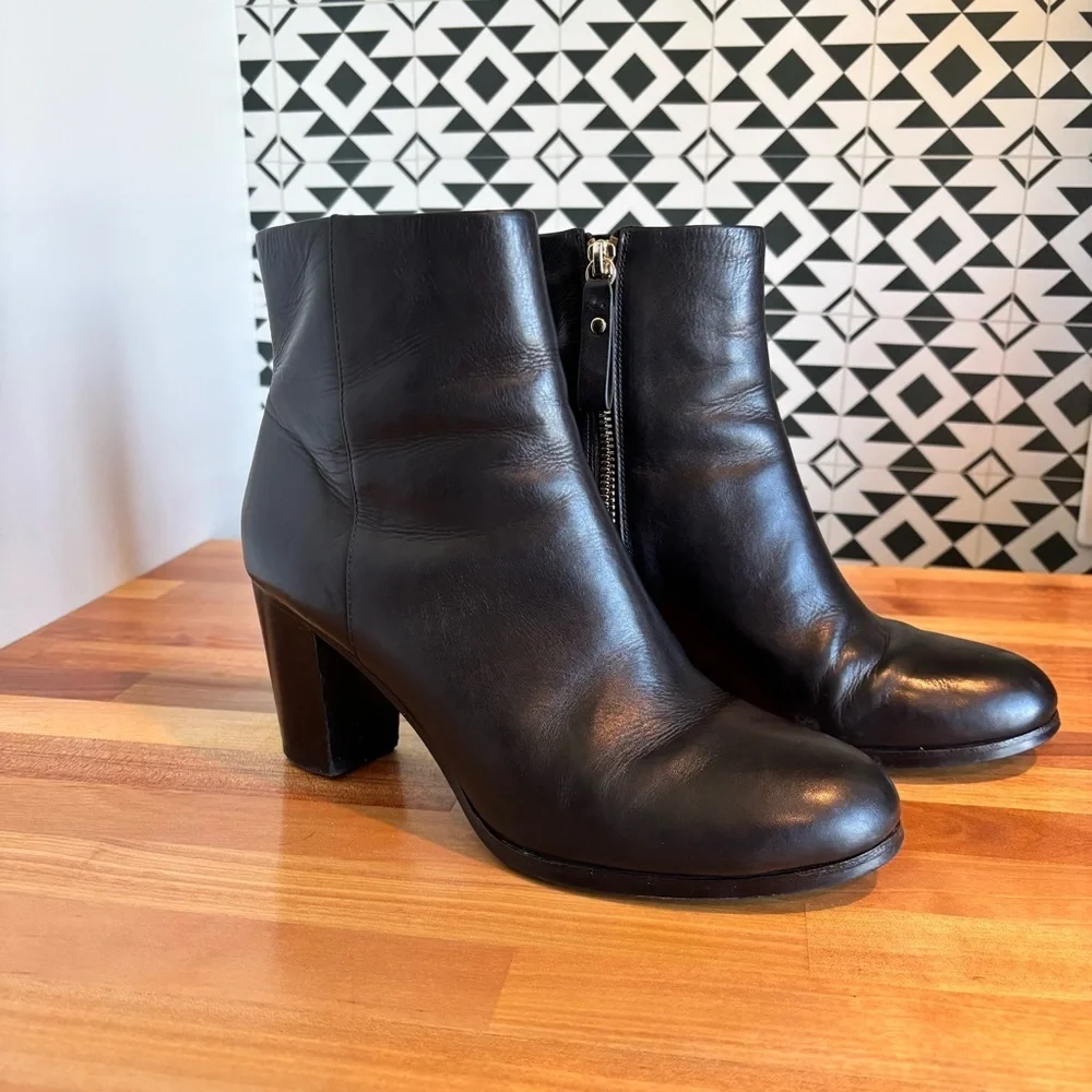 & Other Stories Black Leather Rounded Toe Ankle Boot Gold Zipper Women's Size 9